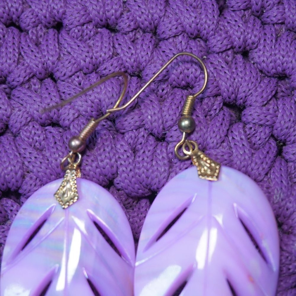 Vintage Womens Light Purple Hook Dangle Leaf Hard Shell Earrings - Picture 2 of 3